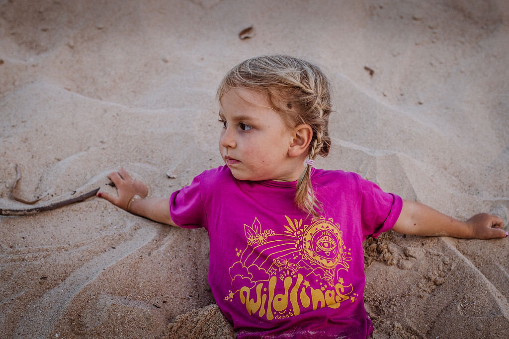 Retro Magic Tee – Magenta